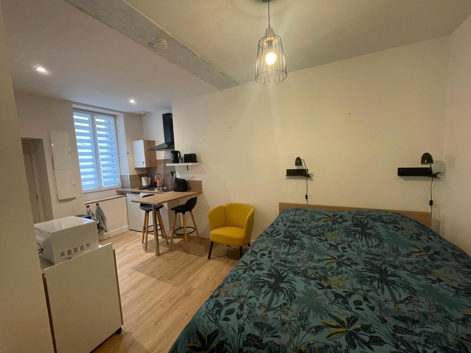 Le Logis De Lyla Apartment Loudun Bagian luar foto