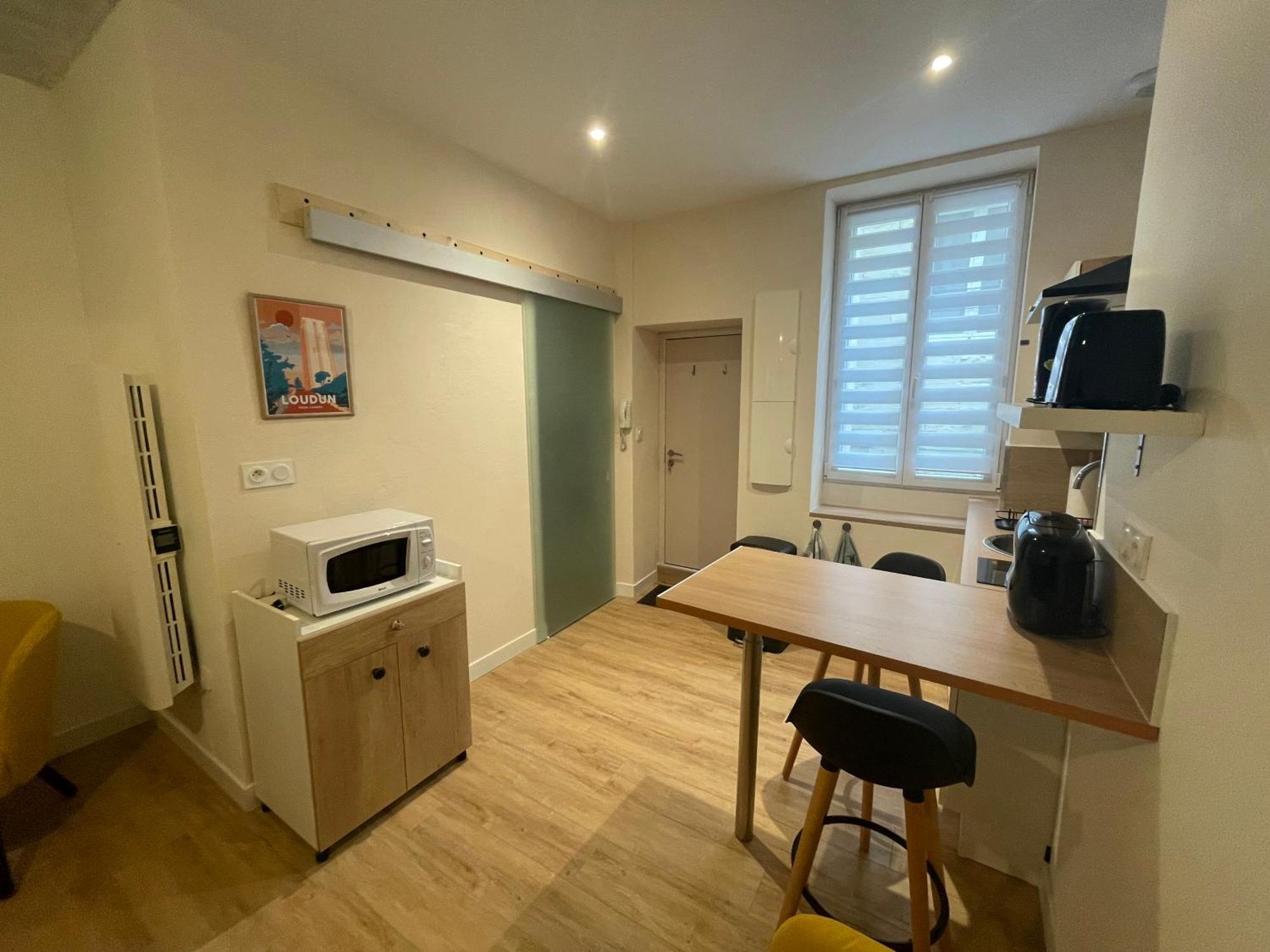 Le Logis De Lyla Apartment Loudun Bagian luar foto